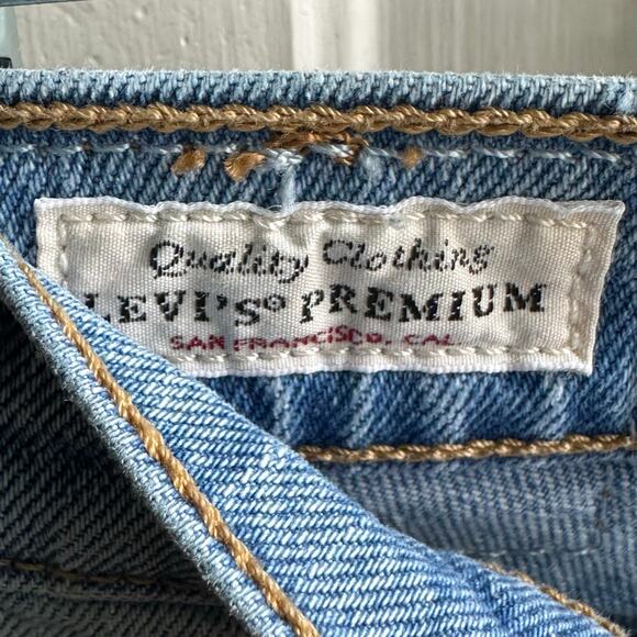 Levi's Wedgie Straight Crop Jeans in Tango Blue - Picture 6 of 12